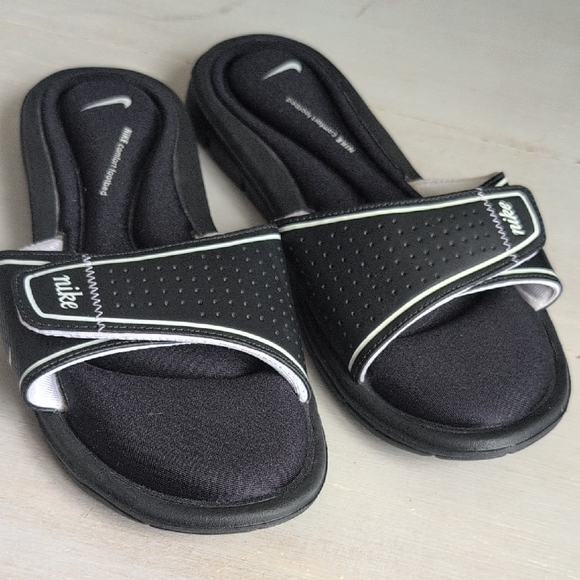 Nike Black and White Slide Sandals - Picture 2 of 4